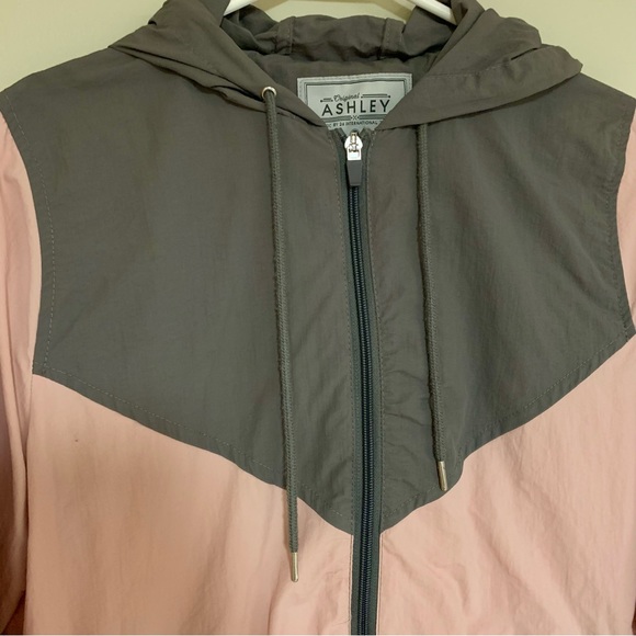 Light Pink and Grey Windbreaker - Picture 3 of 6